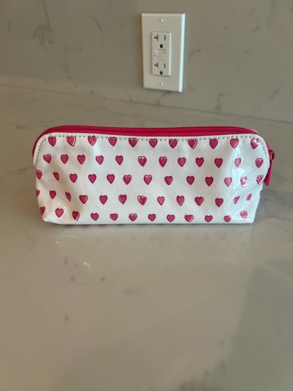 Roller Rabbit Small Hearts Makeup Bag - Picture 2 of 4